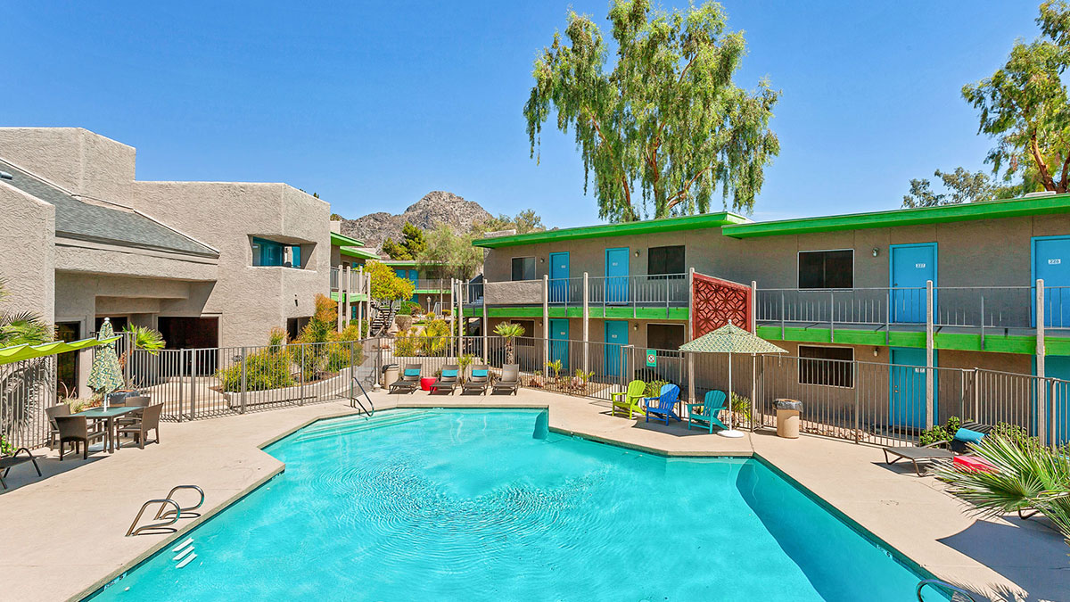 Cabana at the Pointe Apartments | 1829 East Morten Avenue, Phoenix, AZ 85020 | 180 Units | $22,200,000 | $123,333 Per Unit | $194.81 Per SF