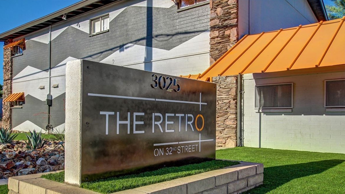 The Retro on 32nd Street | 3025 North 32nd Street, Phoenix, AZ 85018 | 62 Units | $5,350,000 | $86,290 Per Unit | $214 Per SF